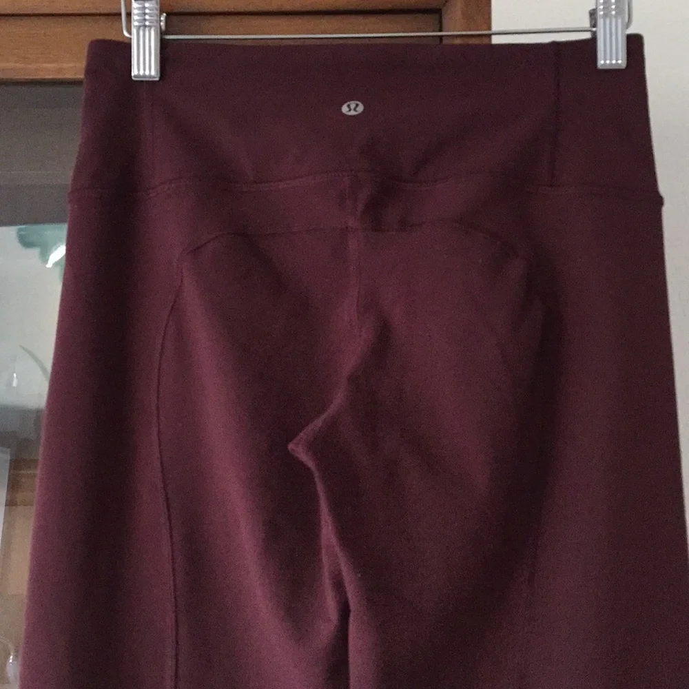 Lululemon Gather & Crow Crop Bordeaux
